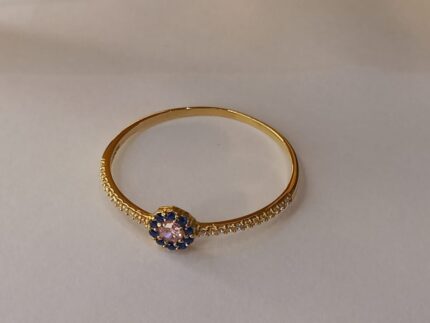 ANEL MINIMALISTA, DELICADO, COM ZIRCÔNIAS, ARO 22, EM OURO AMARELO 18K