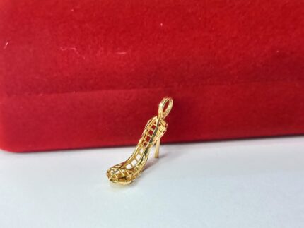 PINGENTE SAPATINHO, VAZADO, PEQUENO, 20MM, EM OURO AMARELO 18K